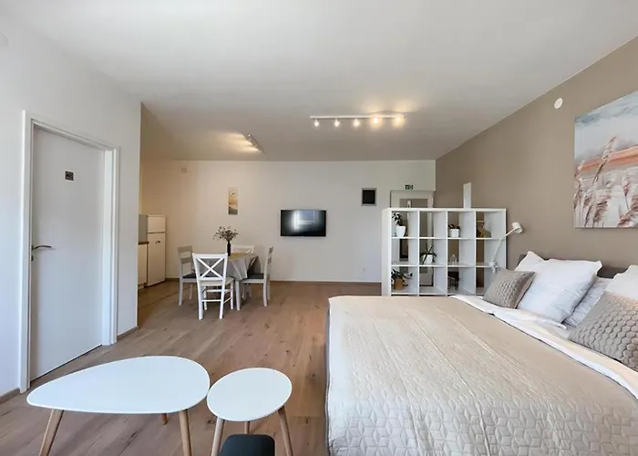 Caramel Comforts In Stinjan Only 800 M From The Beach, Free Parking Apartman