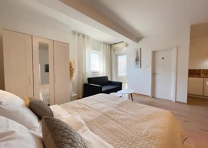 Caramel Comforts In Stinjan Only 800 M From The Beach, Free Parking Apartman Póla
