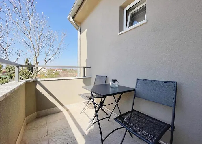 Apartman Caramel Comforts In Stinjan Only 800 M From The Beach, Free Parking Póla