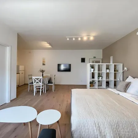 Caramel Comforts In Stinjan Only 800 M From The Beach, Free Parking Apartmán