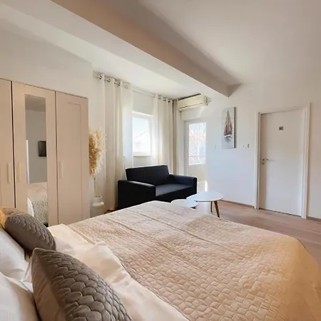 Caramel Comforts In Stinjan Only 800 M From The Beach, Free Parking شقة بولا